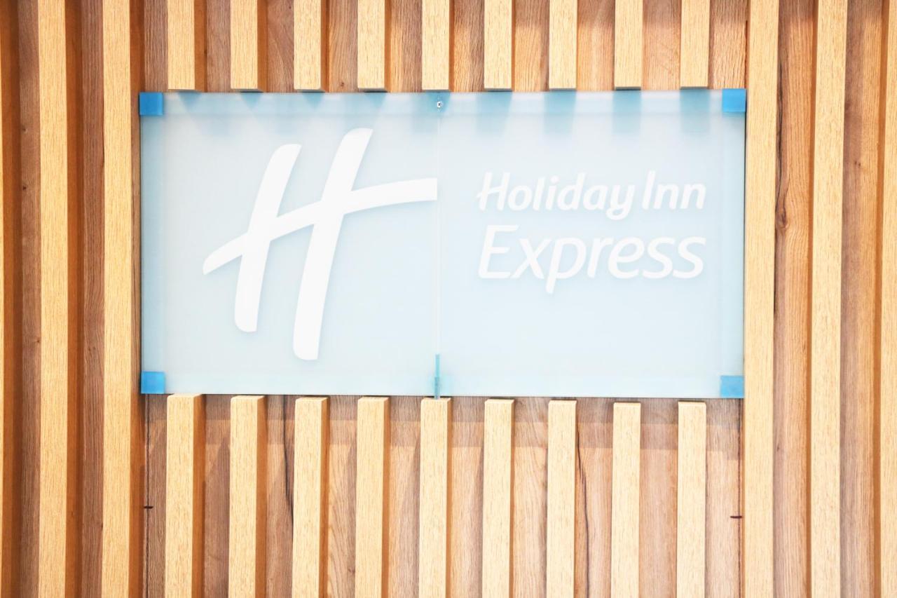 Holiday Inn Express, Chester Racecourse, An Ihg Hotel Buitenkant foto